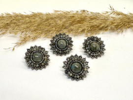 oorbellen bead embroidery met labradoriet