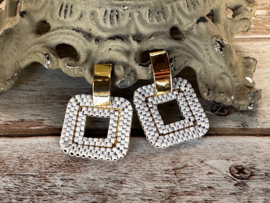 oorbellen beaded vierkant licht grijs met parelmoer