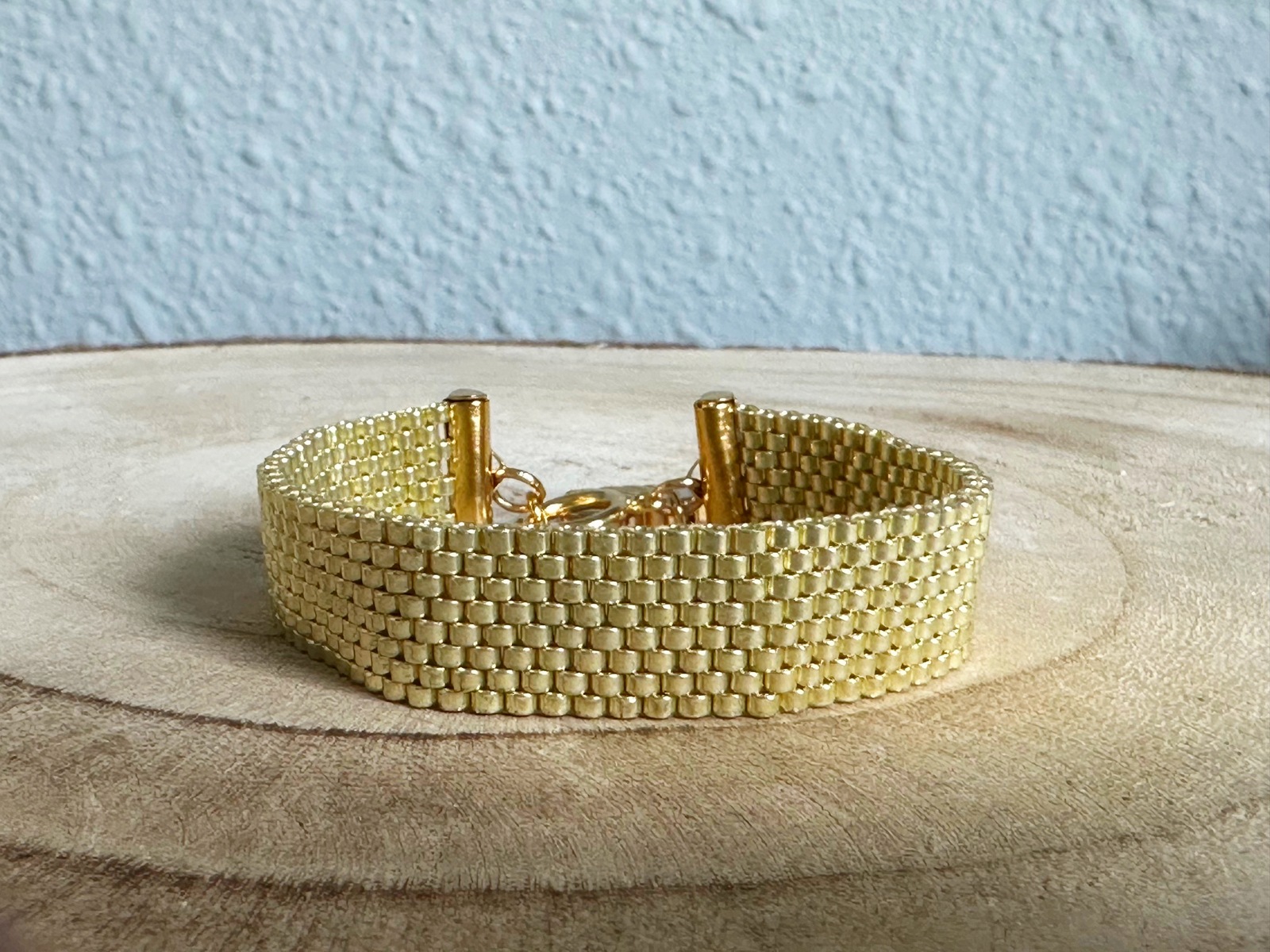 armband bead embroidery goud