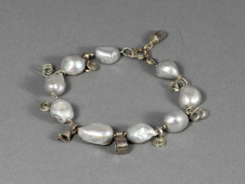 armband met grote zilveren parels