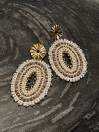 oorbellen statement XL bead embroidery wit beige en goud
