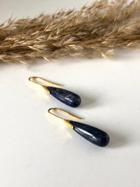 oorbellen goud met lapis lazuli pegels