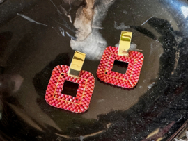 oorbellen beaded vierkant koraal goud