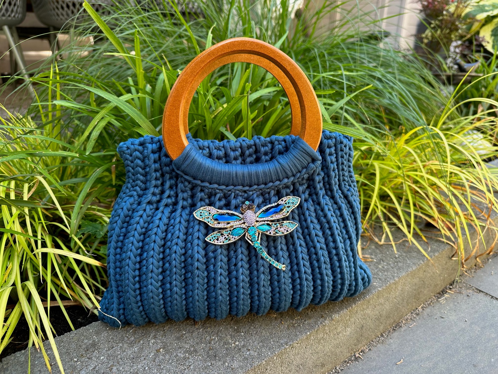 Tas handmade Ansi Original blauw met vlinder broche