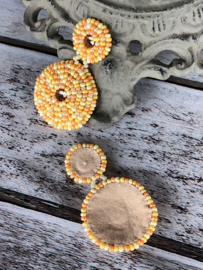 oorbellen bead embroidery creme oranje geel