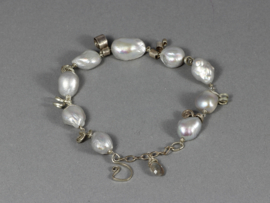 armband met grote zilveren parels