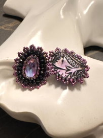 Oorbellen beaded oorknoppen zwart paars