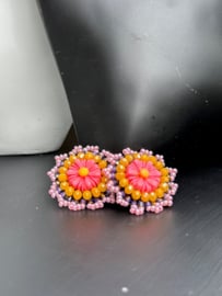 oorbellen bead embroidery bloem roze paars