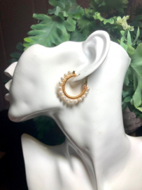 oorbellen creolen goud met shell parels wit