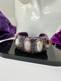 armband cuff paars beaded met vuuragaat