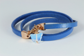 armband blauw leer met roségoud en opaliet vlinder