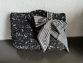 Tas handmade in zwart beige met strik