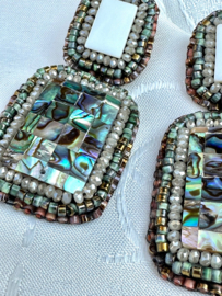 oorbellen bead embroidery parelmoer en abalone shell