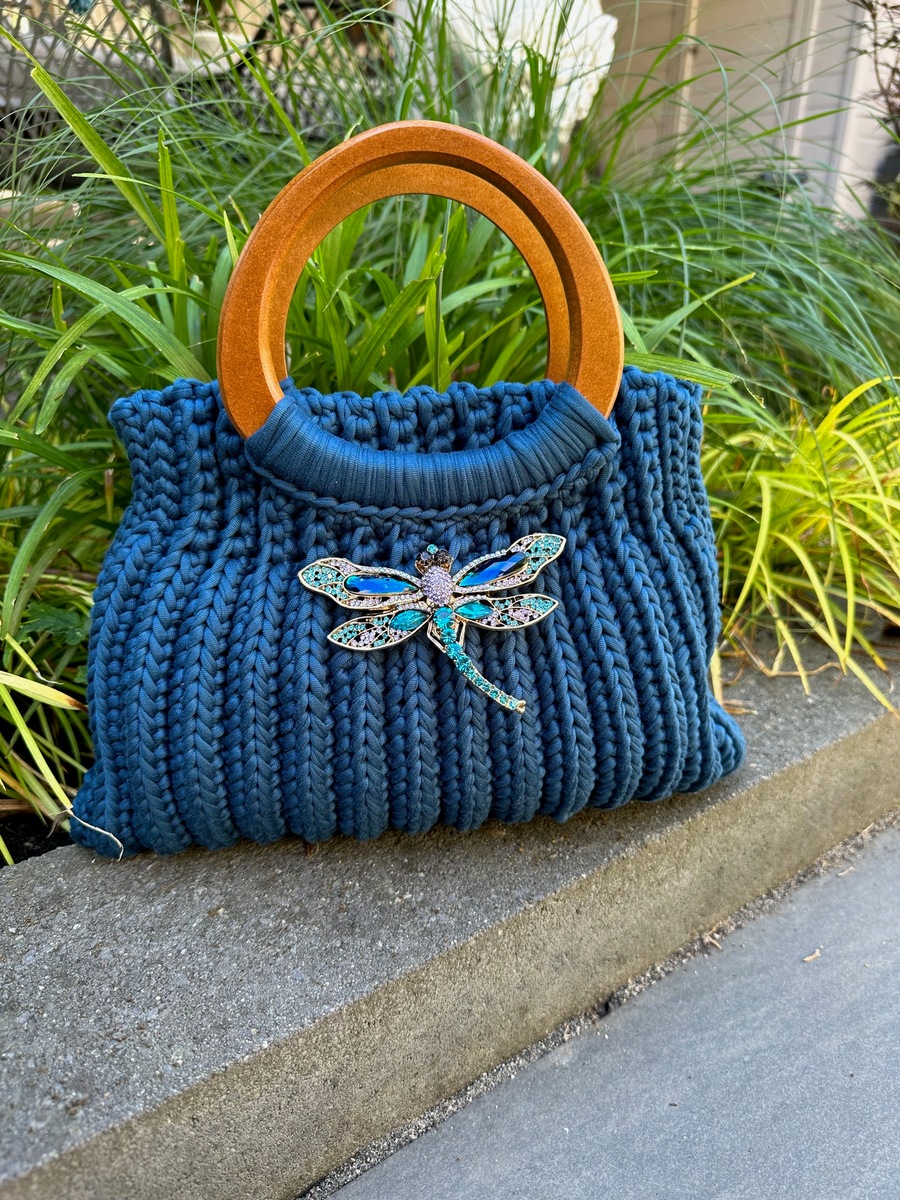 Tas handmade Ansi Original blauw met vlinder broche