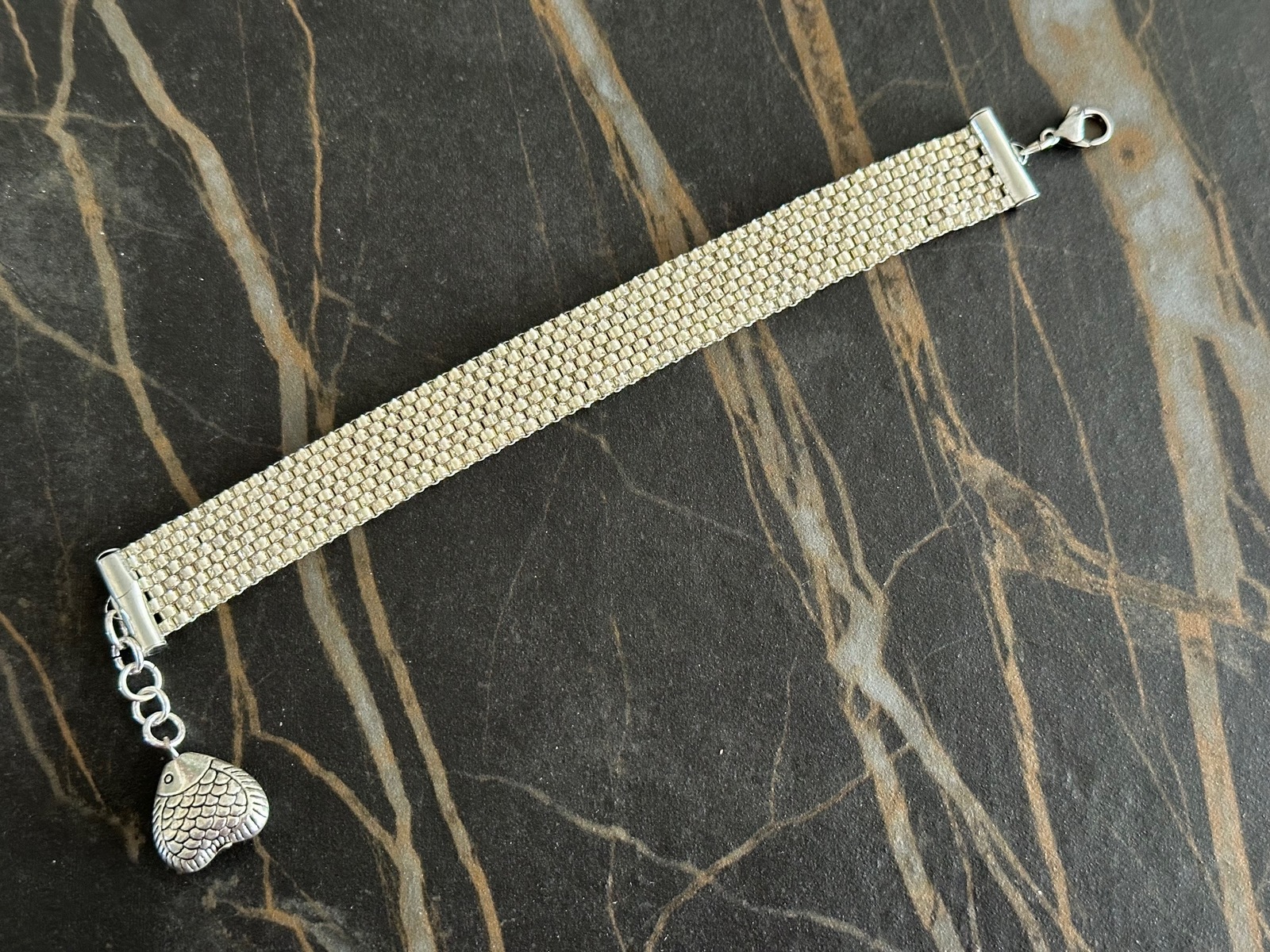 armband bead embroidery zilver met vis