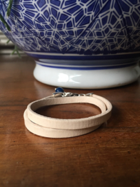 armband crème leer met facet geslepen jade