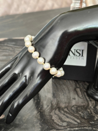 armband zoetwaterparels wit met bedels