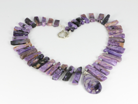 collier exclusief met natuurlijke charoïet