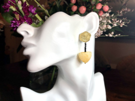oorbellen lang goud met jade vis geel