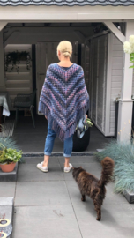 Poncho blauw met beige roze