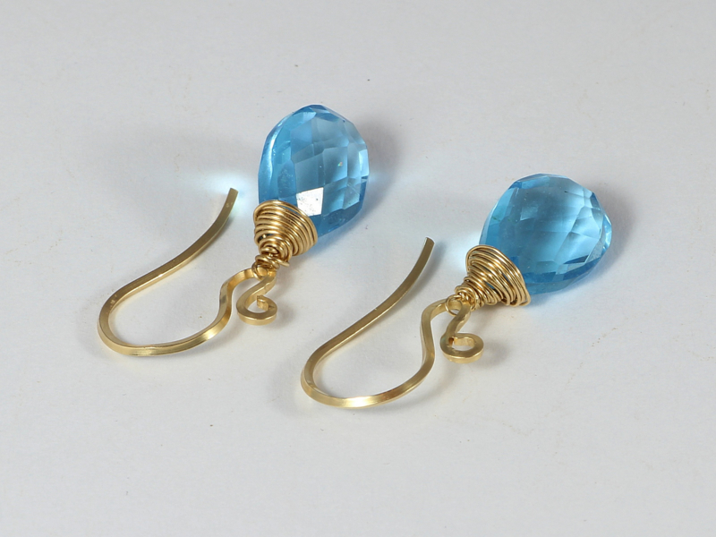 oorbellen goud met blauwe topaas brioletten Verkocht (ter inspiratie) | Ansi-sieraden