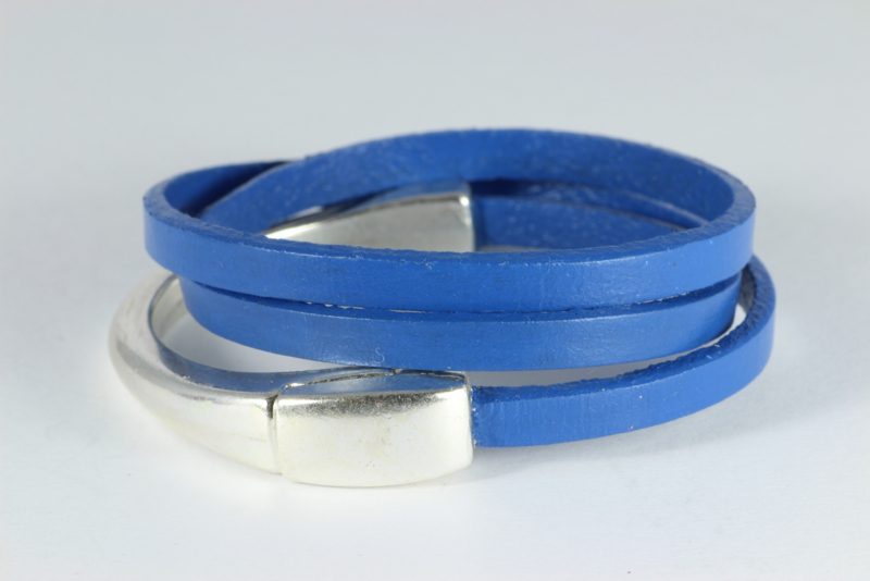 armband met driedubbel blauw leer met magneetslot