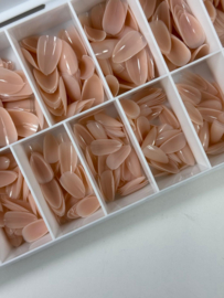 DIVA Press-On/ Show Tips  Almond Short Nude in een box 600 Pcs