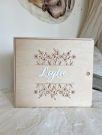 HOUTEN MEMORYBOX GEGRAVEERD | FLOWERS & 3D NAAM