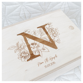 HOUTEN MEMORYBOX GEGRAVEERD | FLORAL