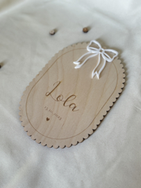 HOUTEN GEBOORTEBORDJE MET STRIK