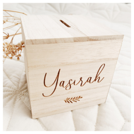 HOUTEN SPAARPOT GEGRAVEERD | YASIRAH