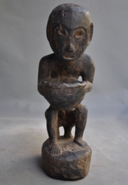 TOP! Antieke tribale TINAGKU BULUL beeld met schaal, ca. 100 jaar oud!