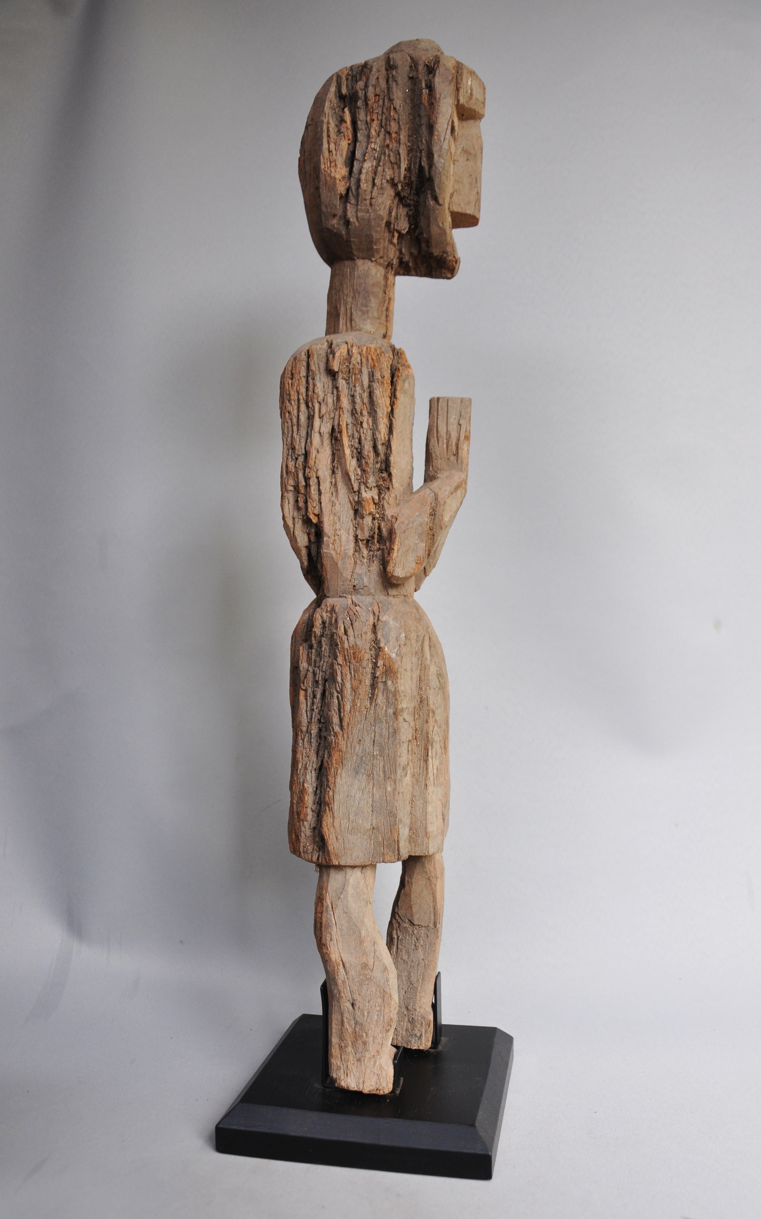 Namaskara Mudra Statue – Nepal | Antique Wooden Buddhist Sculpture 68 cm