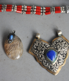 Lot Tibetaanse/Nepal sieraden, Nepal, 2e helft 20e eeuw ( lot 2 )