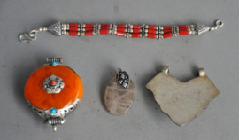 Lot Tibetaanse/Nepal sieraden, Nepal, 2e helft 20e eeuw ( lot 2 )