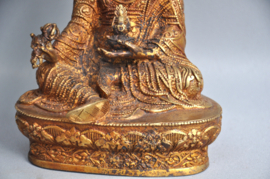 Vuurverguld bronzen beeld van Padmasambhava, Nepal, ca 1980
