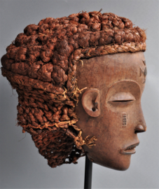 TOP! Verfijnd gestoken decoratief gelaatsmasker van de CHOKWE , DR Congo