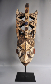 Mega groot Afbogho Mmuo masker, Igbo, Nigeria, jaren 70 vorige eeuw
