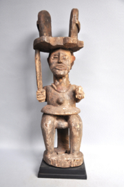 Decoratief IKENGA beeld , IGBO, Nigeria, 2e helft 20e eeuw