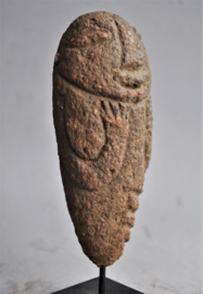Massief terra cotta grafbeeld , Ejagham ( Ekoï), zuid Nigeria, zw Kameroen