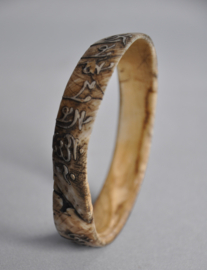 Tibetaanse Mantra-Armband uit Nepal – Handgesneden Been – Mid-20e Eeuw
