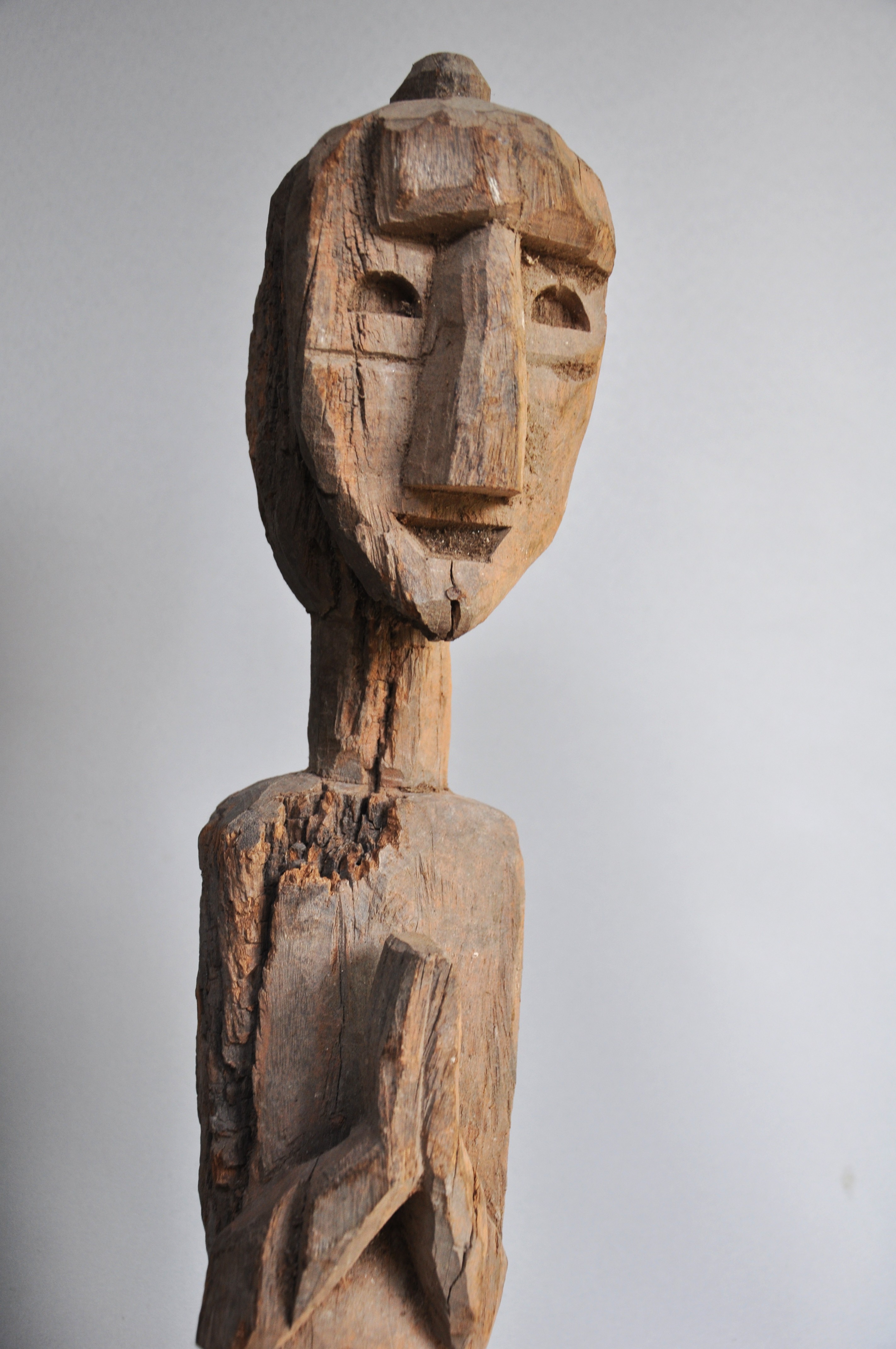 Namaskara Mudra Statue – Nepal | Antique Wooden Buddhist Sculpture 68 cm