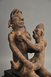 Terra cotta materniteitsbeeld, Yoruba, Nigeria, 1950-60