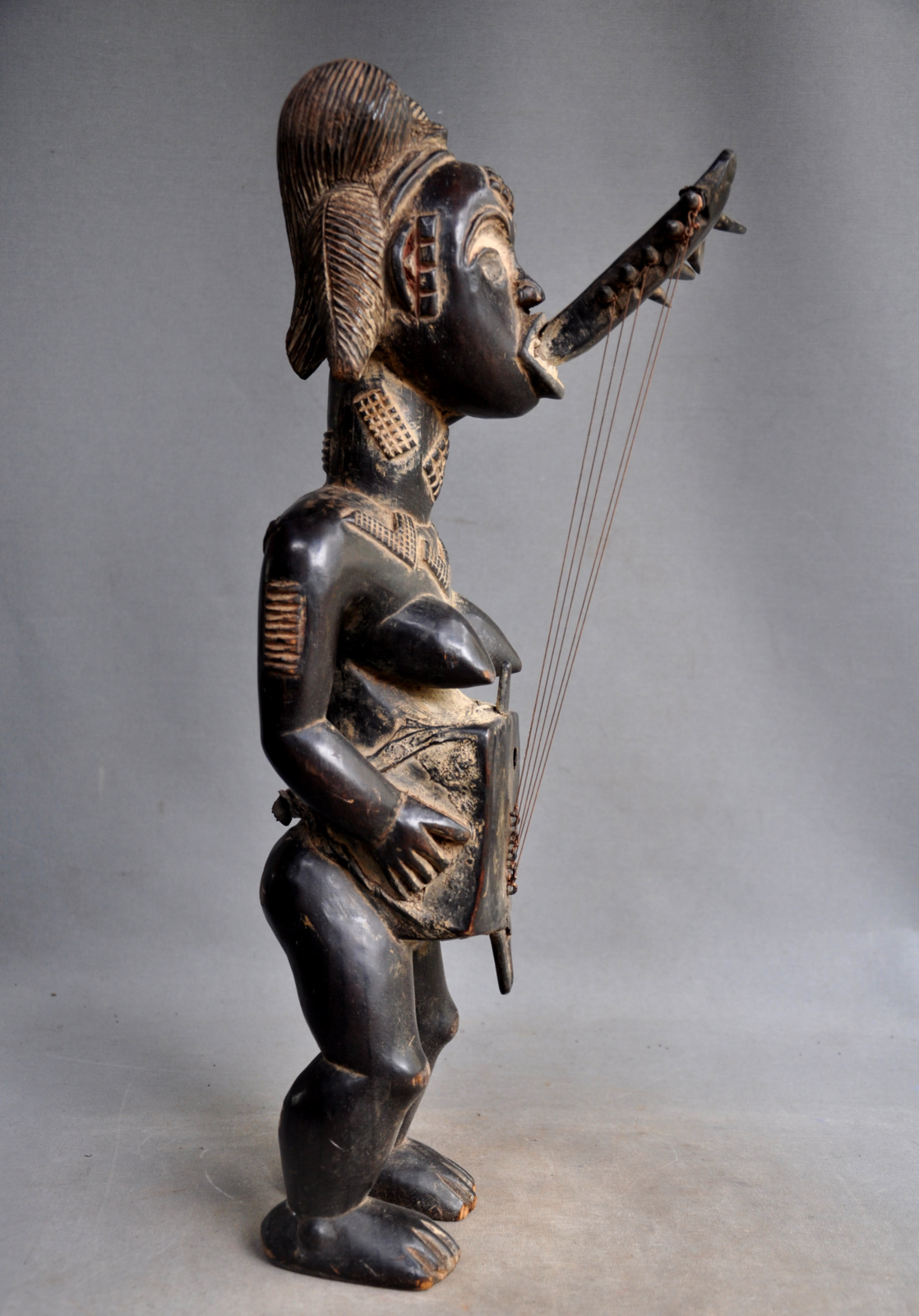Prachtig harp beeld van de PUNU stam uit Gabon, 2e helft 20e eeuw