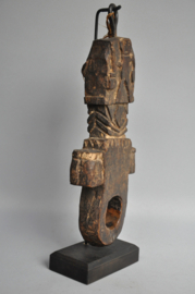 Oude ghurra, karnstokhouder, met shamaan, Nepal, 1930-50