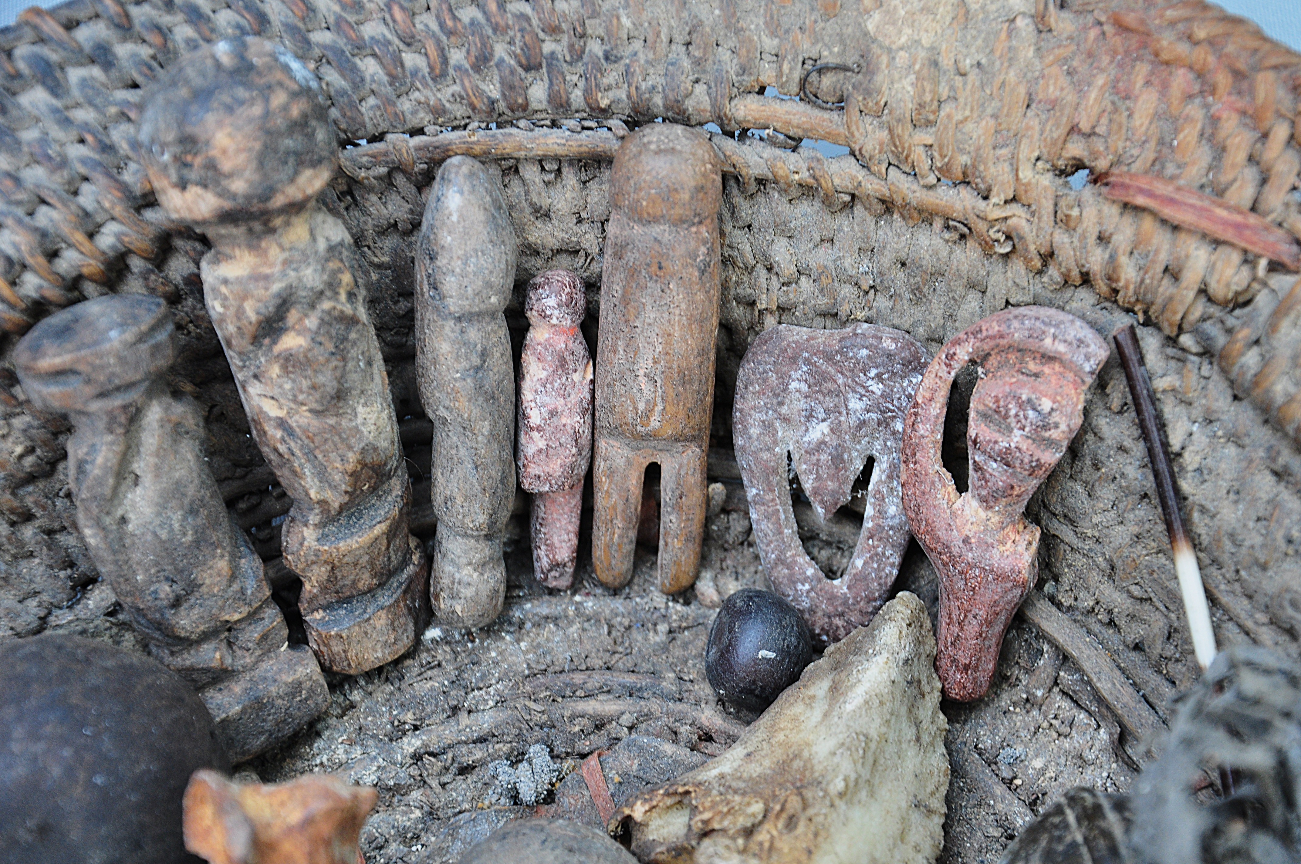 Extremely rare! Fortune teller's basket CHOKWE, DR Congo, 1900-1920