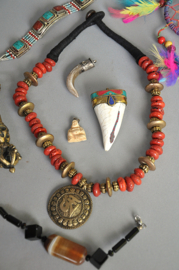 Tibetaanse/Nepal sieraden, Nepal, 2e helft 20e eeuw, (lot nr 6)