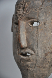 Sterk, verfijnd en karaktervol Nepalees masker, 1950-60
