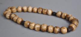 28 kraals gebedsmala van versteend hout kralen en bronzen skulls, Nepal