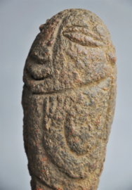 Massief terra cotta grafbeeld , Ejagham ( Ekoï), zuid Nigeria, zw Kameroen